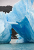 le bleu intense de la glace d'un iceberg