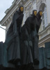 les trois muses du sculpteur Stanislovas Kuzma au théâtre de Vilnius