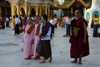 les nonnes bouddhistes en rose, Shwedagon