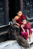 de jeunes moines bouddhistes à Ava