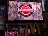 la famille sur l'écran géant de  Times Square