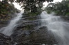 Sous la cascade de Kpimé